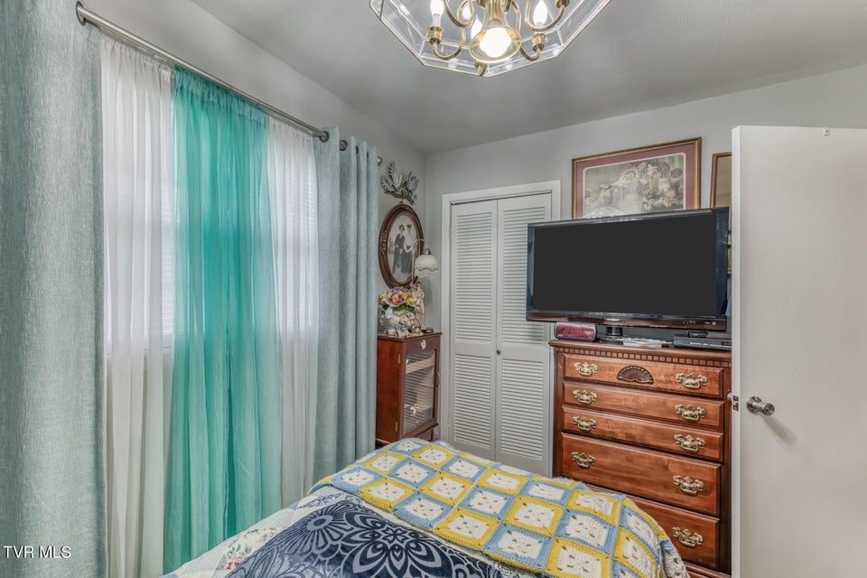 Photo #23: 633 Old Airport Road