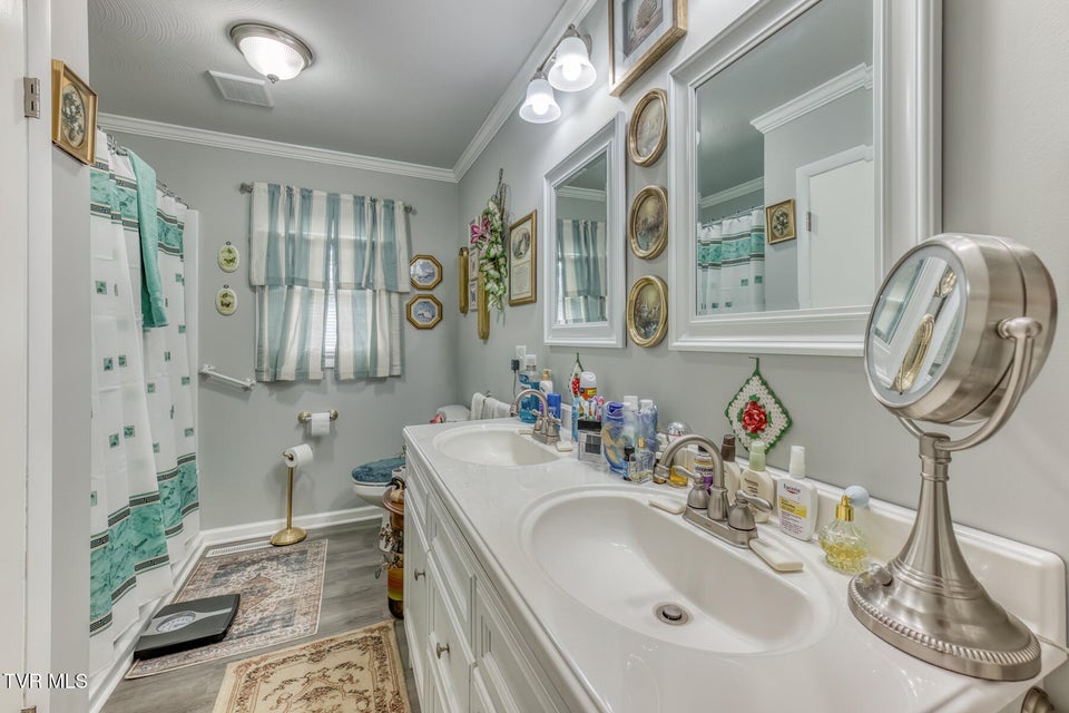 Photo #24: 633 Old Airport Road