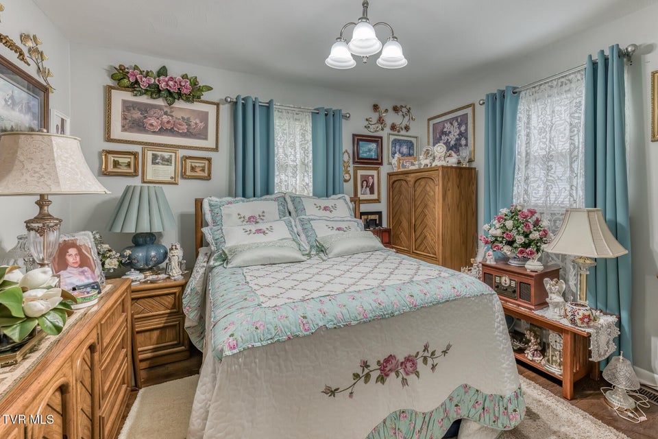 Photo #25: 633 Old Airport Road