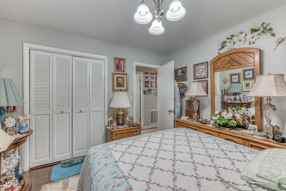 Photo #26: 633 Old Airport Road