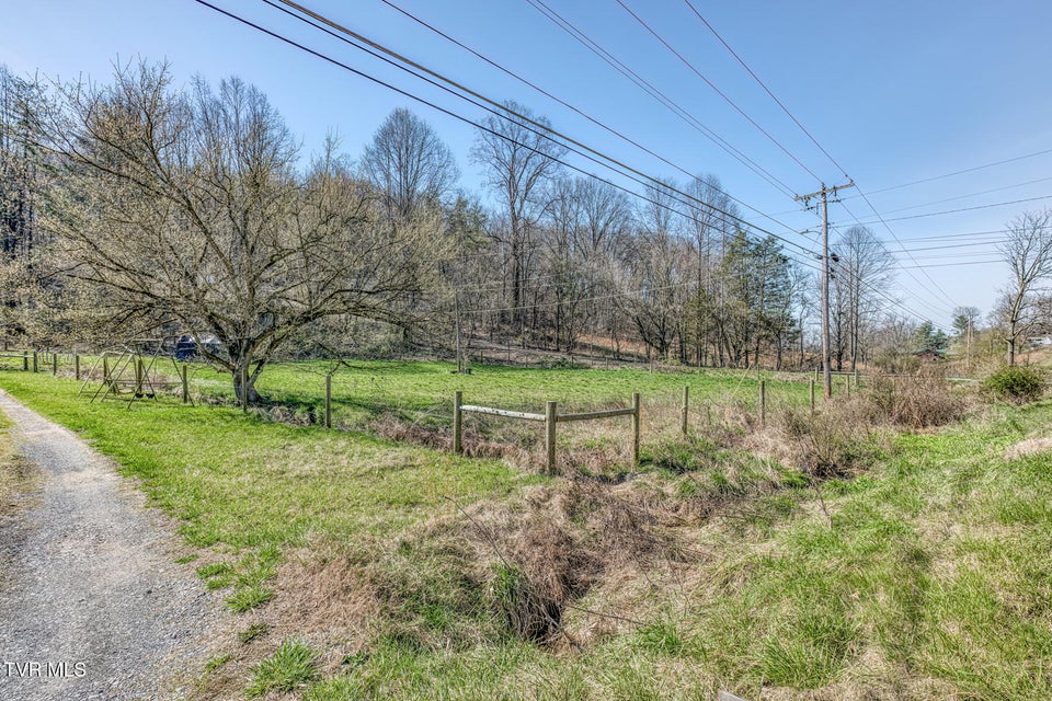 Photo #43: 1424 Reedy Creek Road