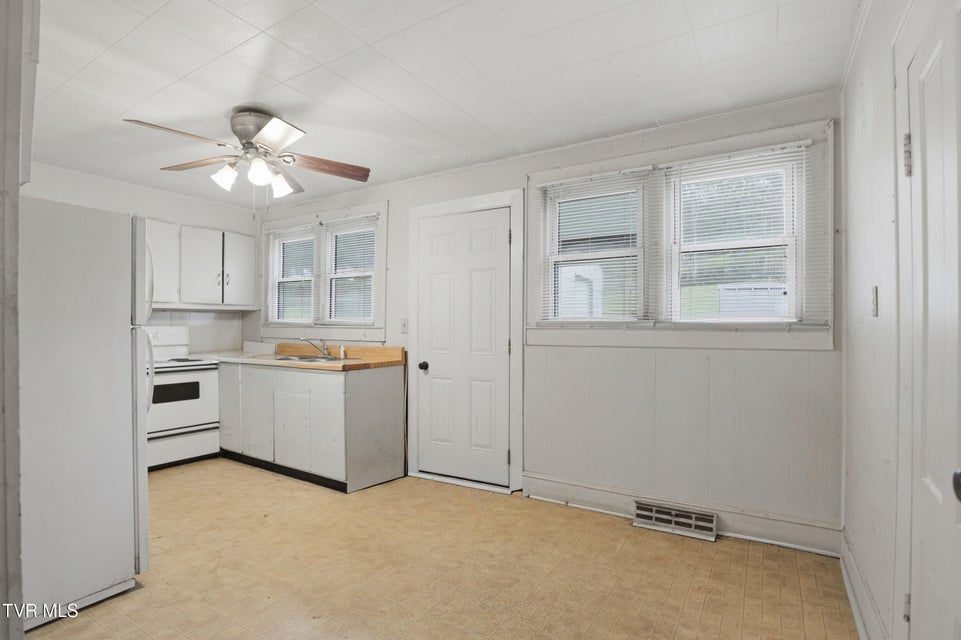 Photo #16: 1053 The Lake Road