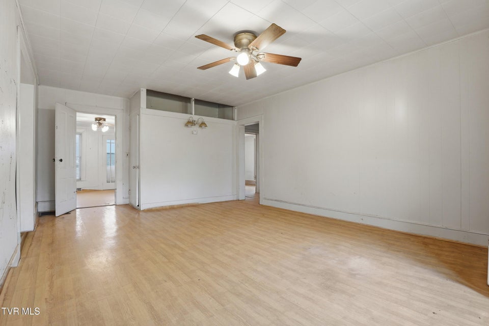 Photo #22: 1053 The Lake Road