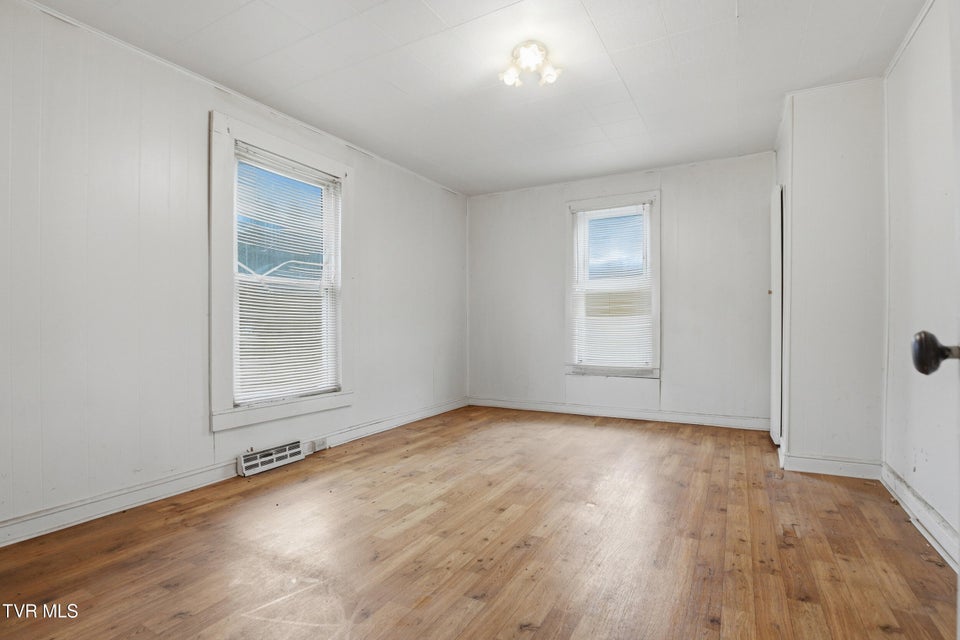 Photo #23: 1053 The Lake Road