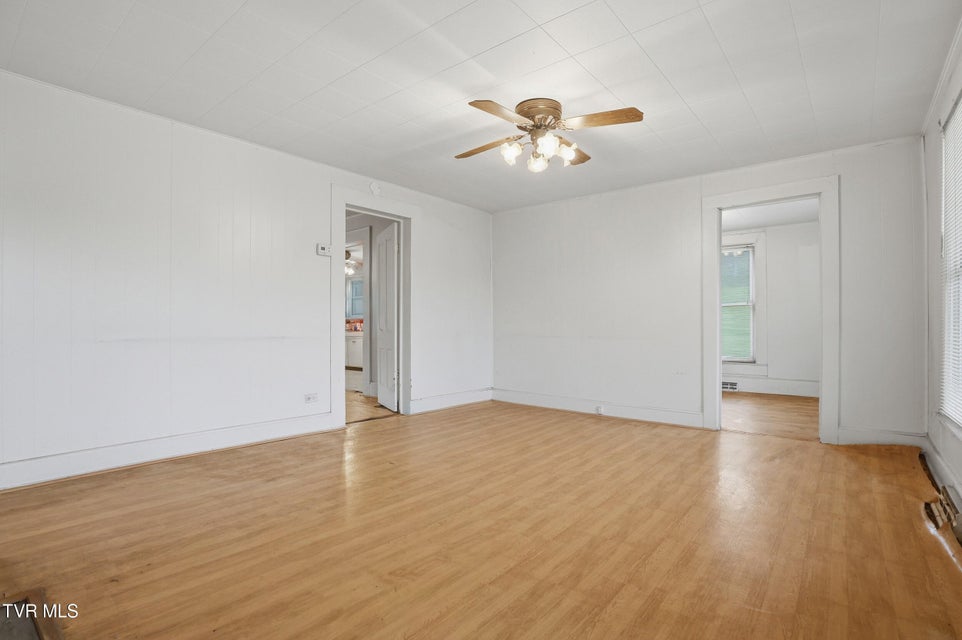 Photo #31: 1053 The Lake Road