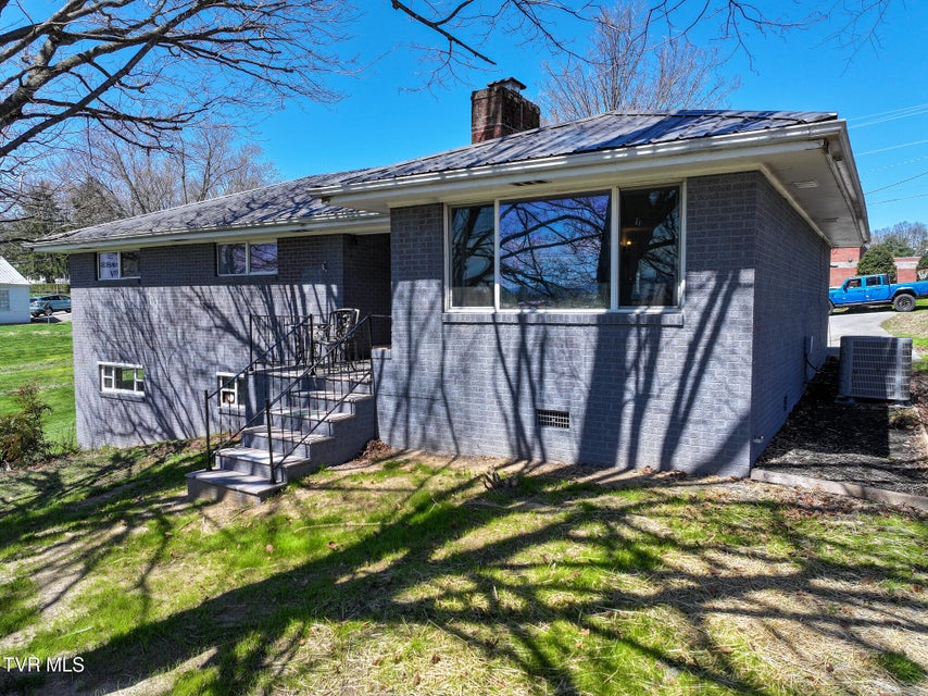 Photo #3: 1726 Lafayette Street