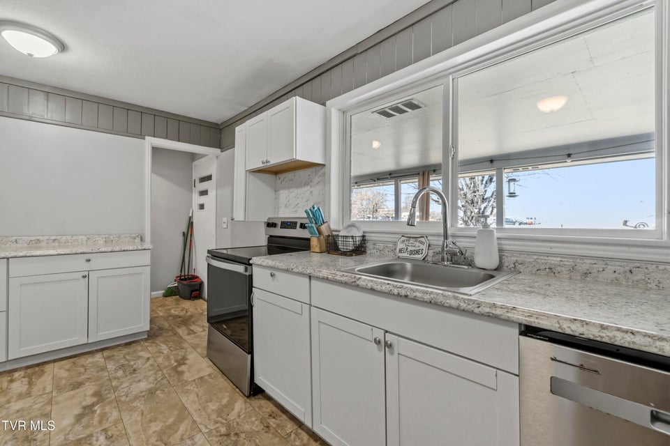 Photo #10: 1726 Lafayette Street