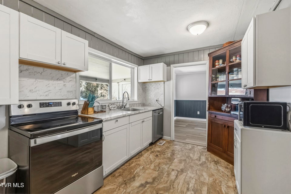 Photo #12: 1726 Lafayette Street