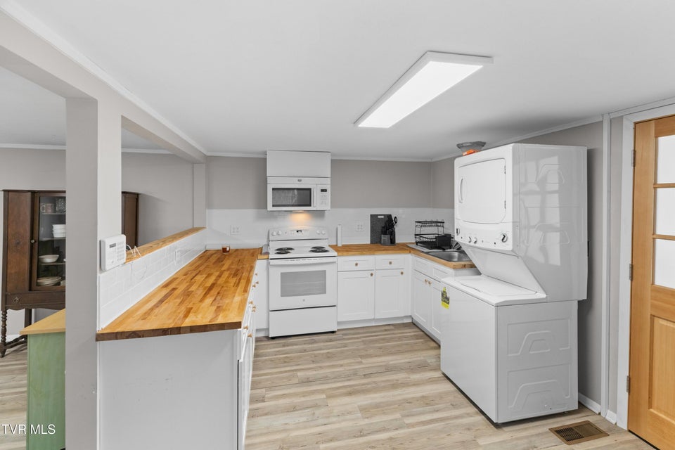 Photo #10: 757 Outer Drive