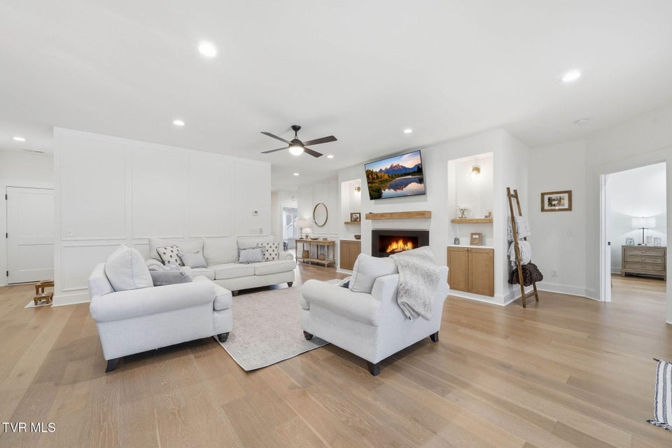 Photo #6: 335 Gransley Court