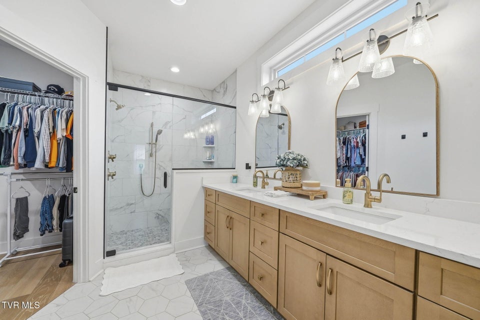 Photo #19: 335 Gransley Court