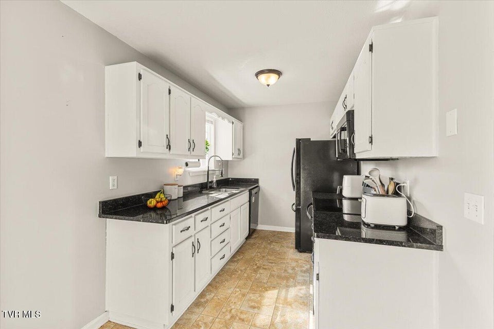 Photo #5: 400 Hallbrook Drive