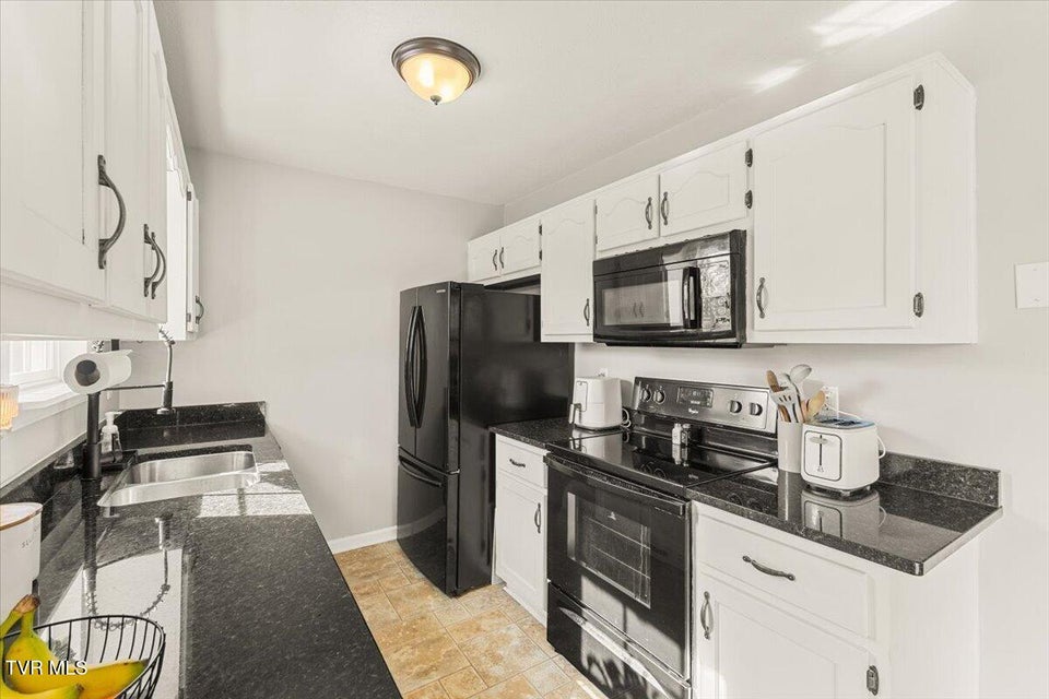 Photo #6: 400 Hallbrook Drive