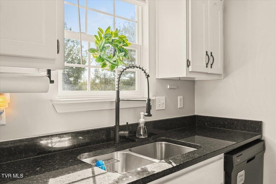 Photo #7: 400 Hallbrook Drive