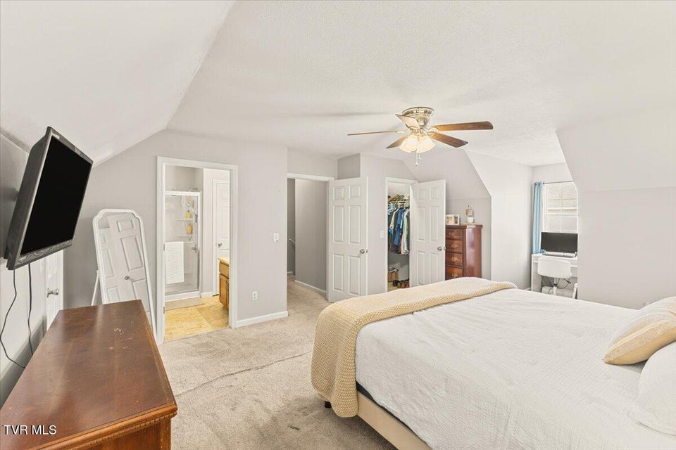 Photo #18: 400 Hallbrook Drive