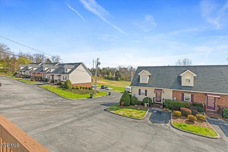 Photo #25: 400 Hallbrook Drive