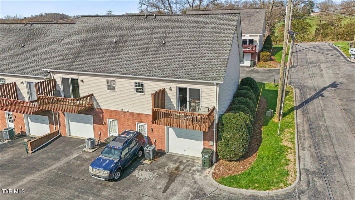 Photo #27: 400 Hallbrook Drive