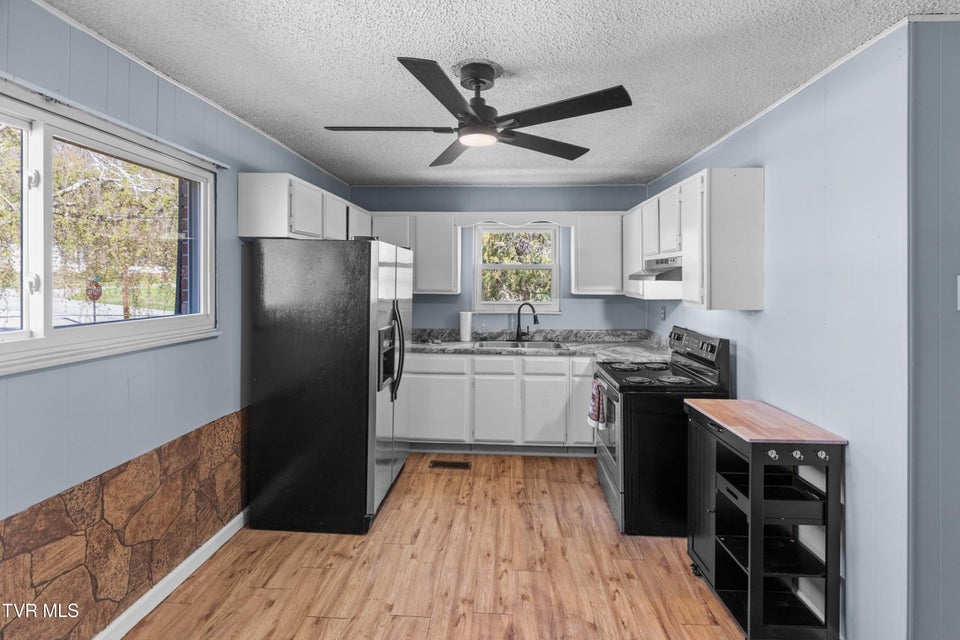 Photo #3: 300 Glades Circle