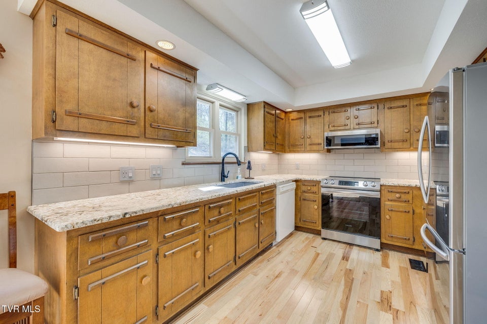 Photo #15: 381 Sugarwood Drive