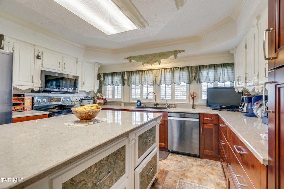 Photo #29: 283 Highway 81 N. 