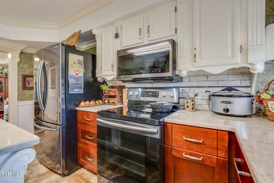 Photo #31: 283 Highway 81 N. 