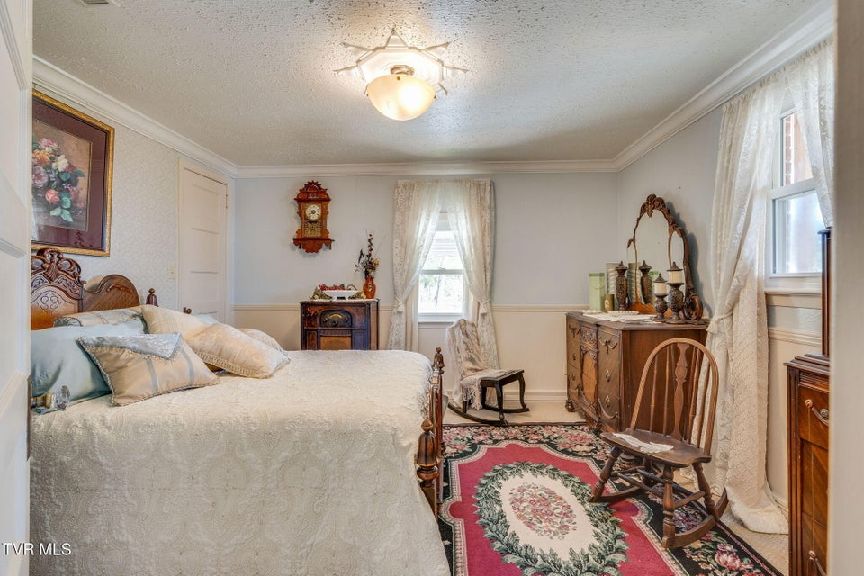 Photo #38: 283 Highway 81 N. 