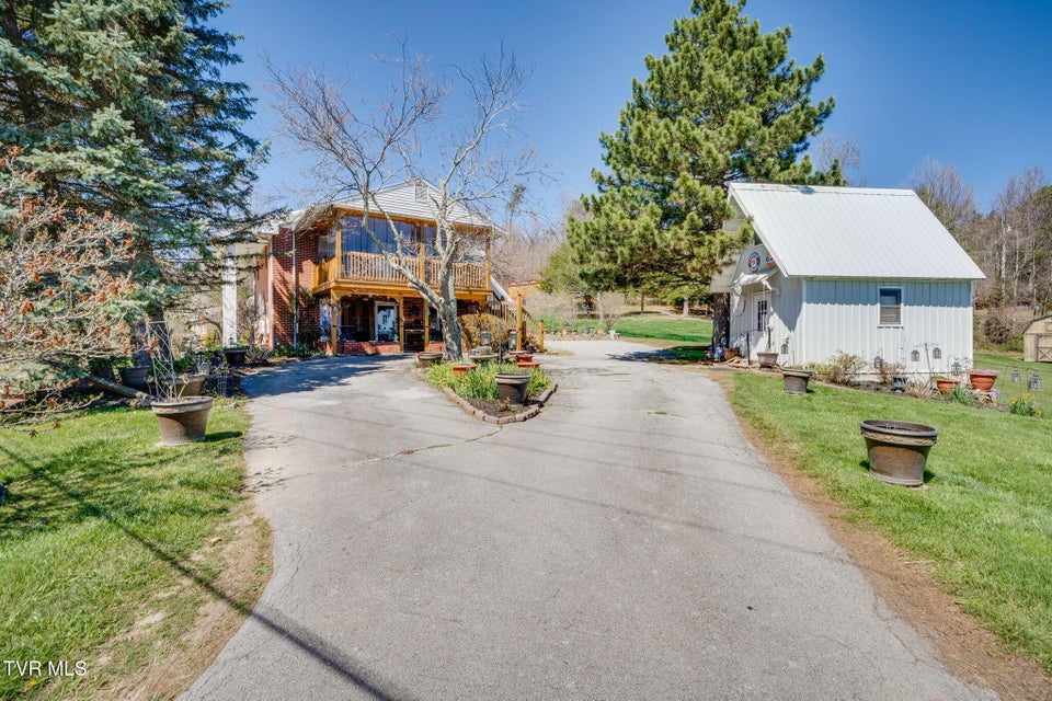 Photo #4: 283 Highway 81 N. 