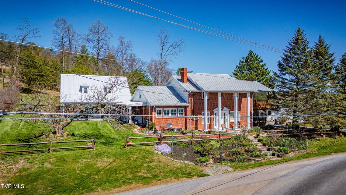 Photo #3: 283 Highway 81 N. 