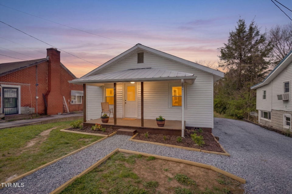 Photo #2: 907 Hopson Street