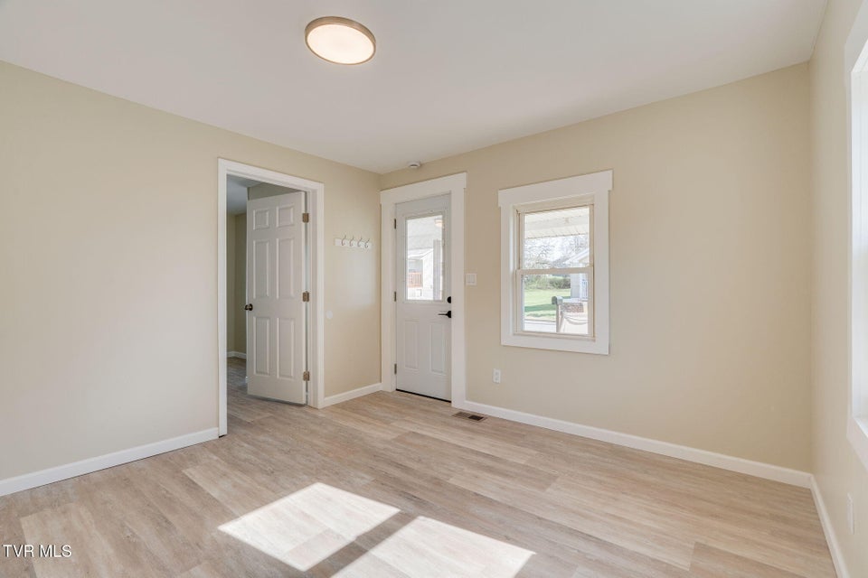 Photo #6: 907 Hopson Street