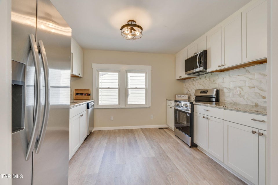 Photo #8: 907 Hopson Street