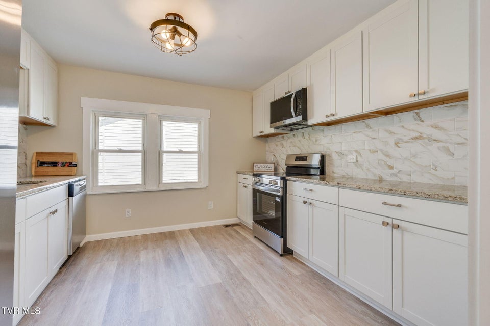 Photo #9: 907 Hopson Street