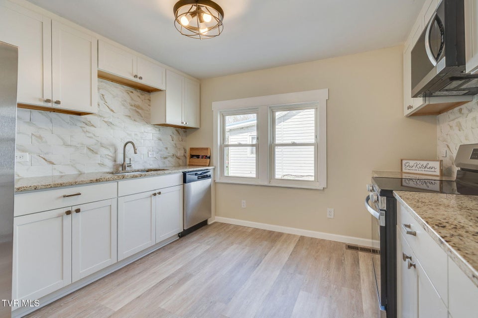 Photo #10: 907 Hopson Street