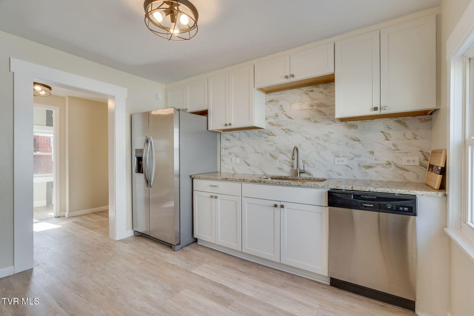 Photo #11: 907 Hopson Street