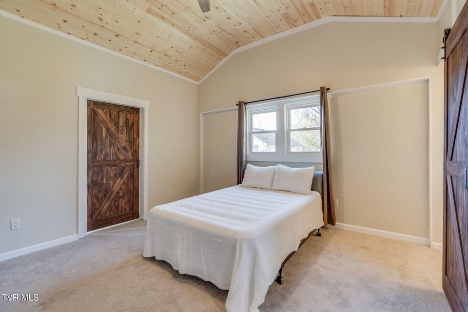 Photo #16: 907 Hopson Street