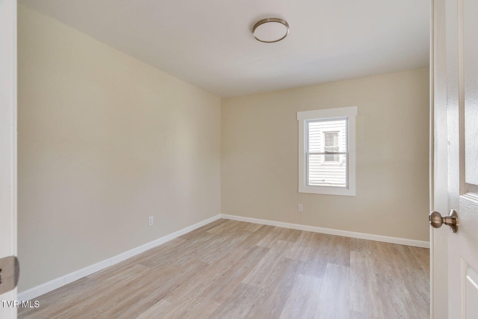 Photo #21: 907 Hopson Street