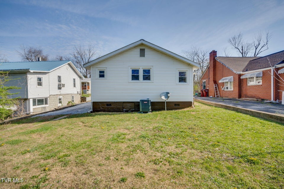 Photo #25: 907 Hopson Street