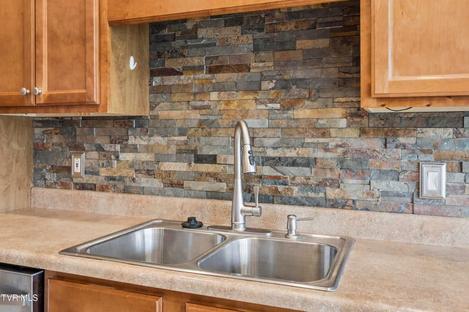 Photo #23: 401 Leesburg Road