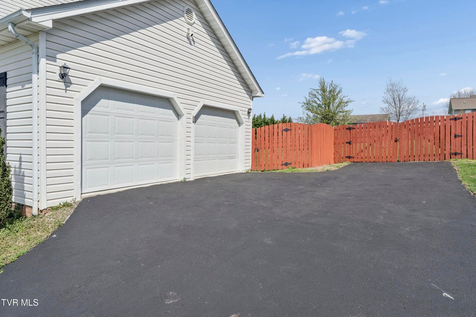 Photo #7: 401 Leesburg Road