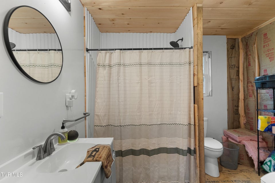 Photo #33: 2357 Hall Road