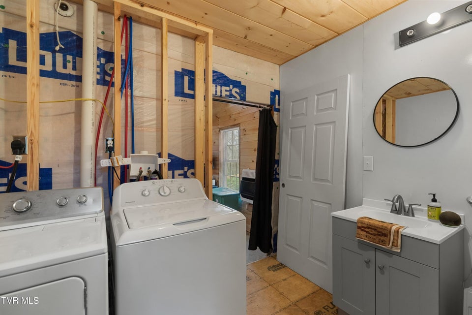 Photo #34: 2357 Hall Road