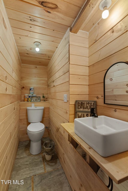 Photo #37: 2357 Hall Road