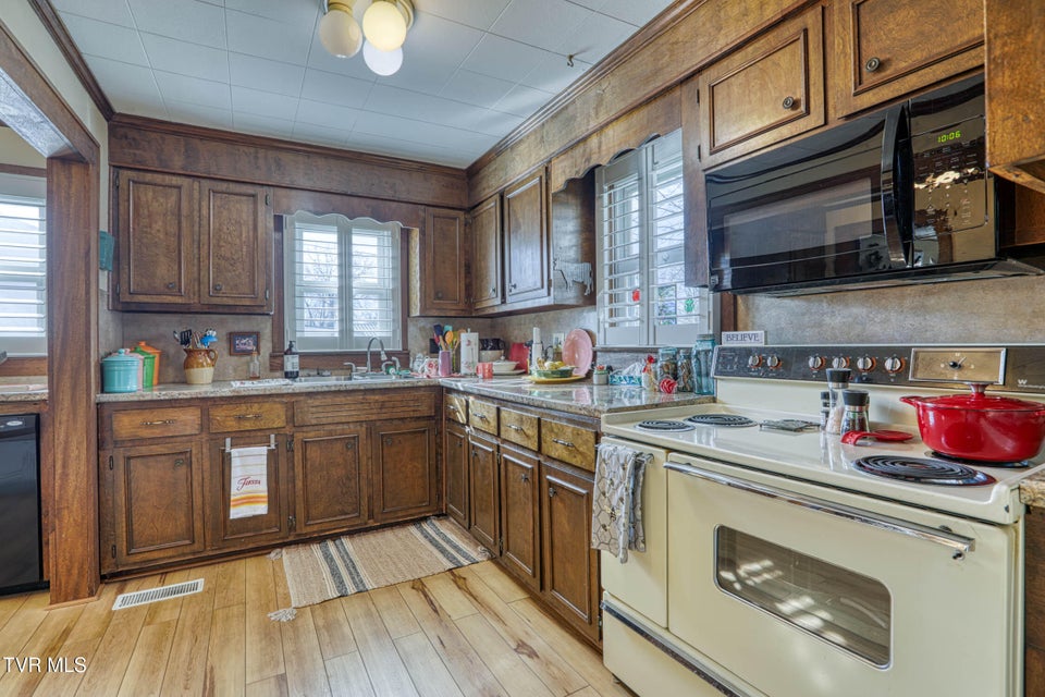 Photo #4: 1826 Kenwood Road