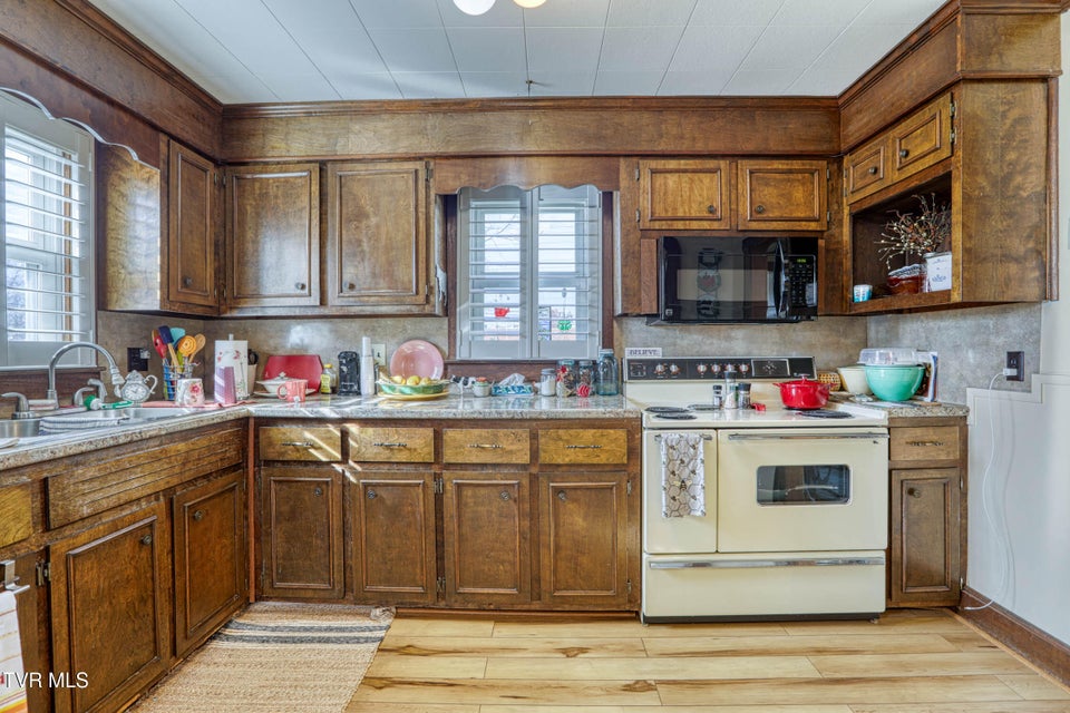 Photo #5: 1826 Kenwood Road