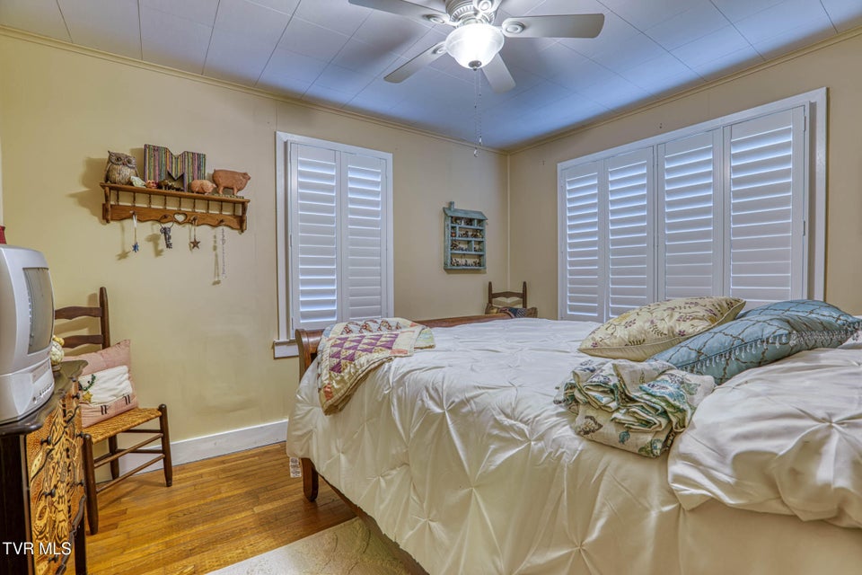 Photo #25: 1826 Kenwood Road