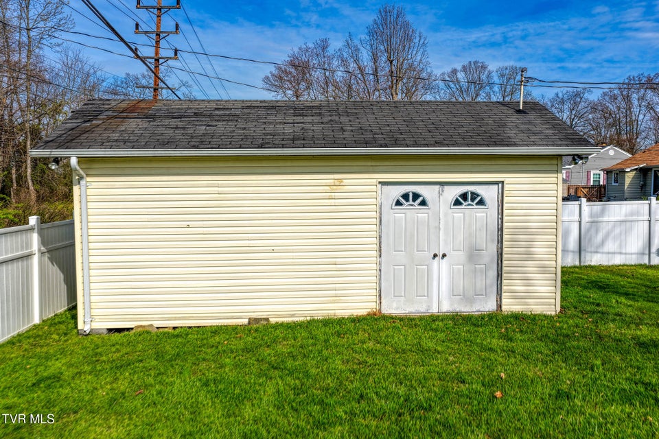 Photo #29: 1826 Kenwood Road