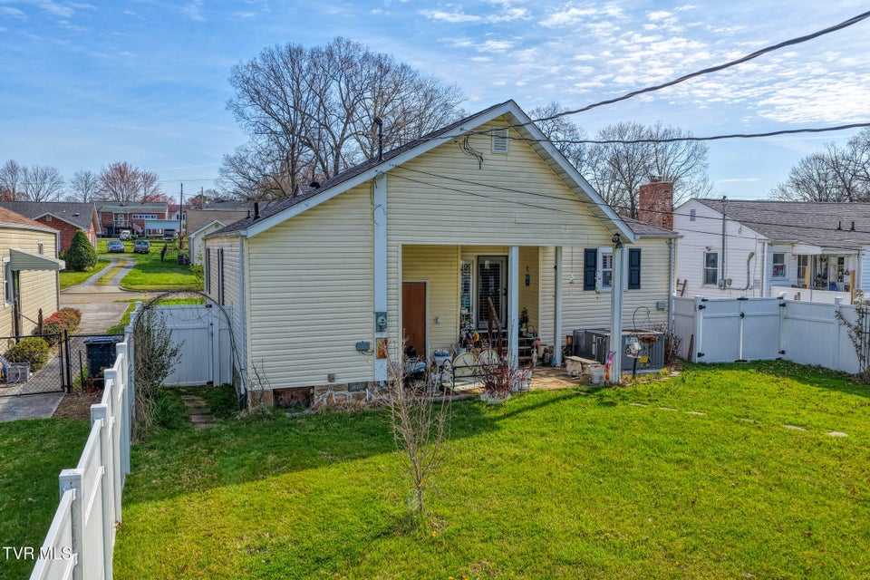 Photo #37: 1826 Kenwood Road