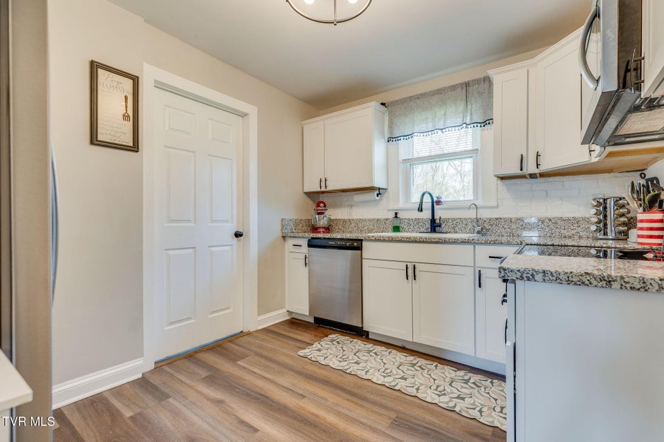 Photo #9: 2046 Carolina Avenue