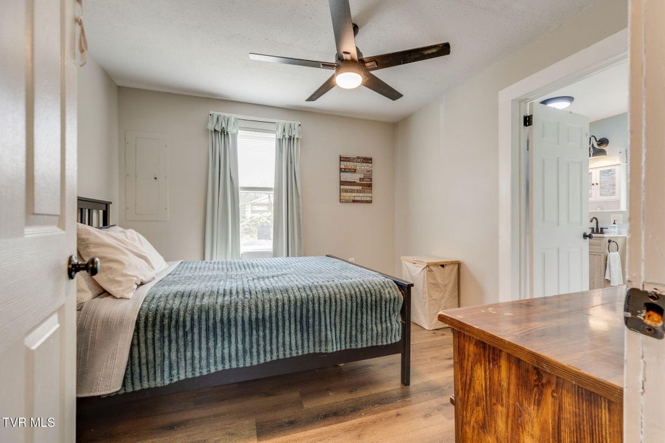 Photo #12: 2046 Carolina Avenue