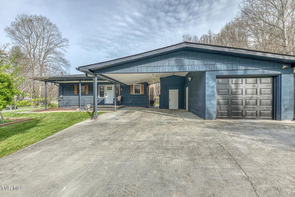 Photo #3: 837 Parkway Boulevard